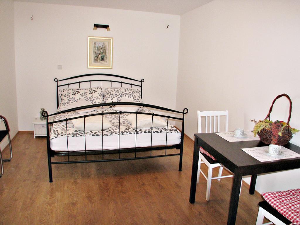Apartment Noa Kaštel Kambelovac Chambre photo