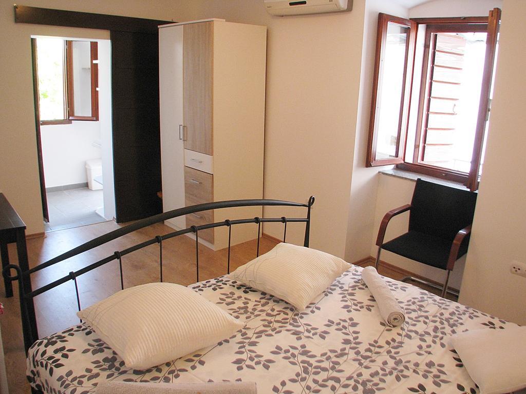 Apartment Noa Kaštel Kambelovac Chambre photo